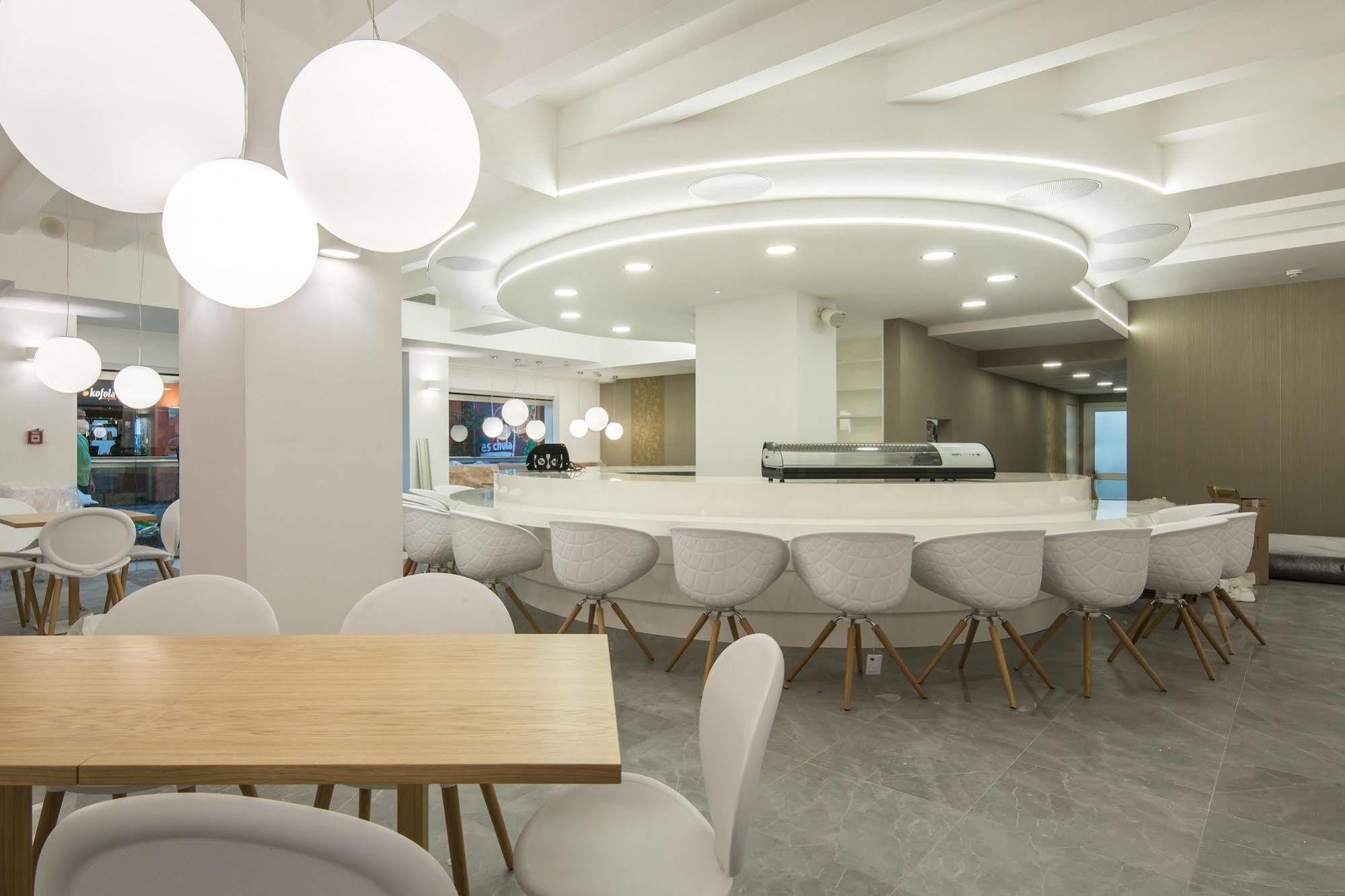 Merchants Crown Suites And Spa Prague Exterior photo The restaurant
