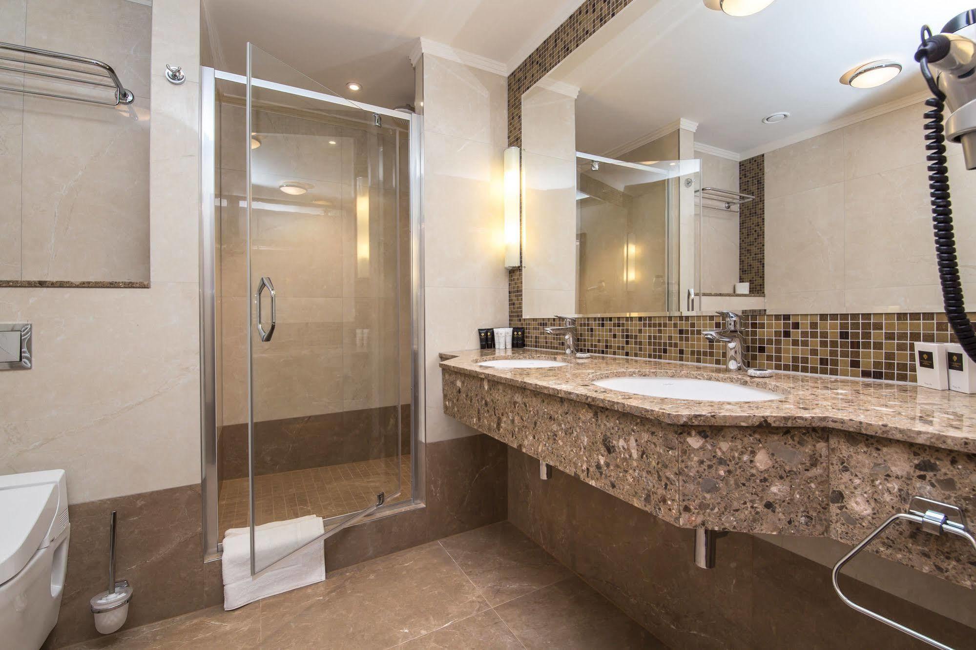 Merchants Crown Suites And Spa Prague Exterior photo A shower enclosure
