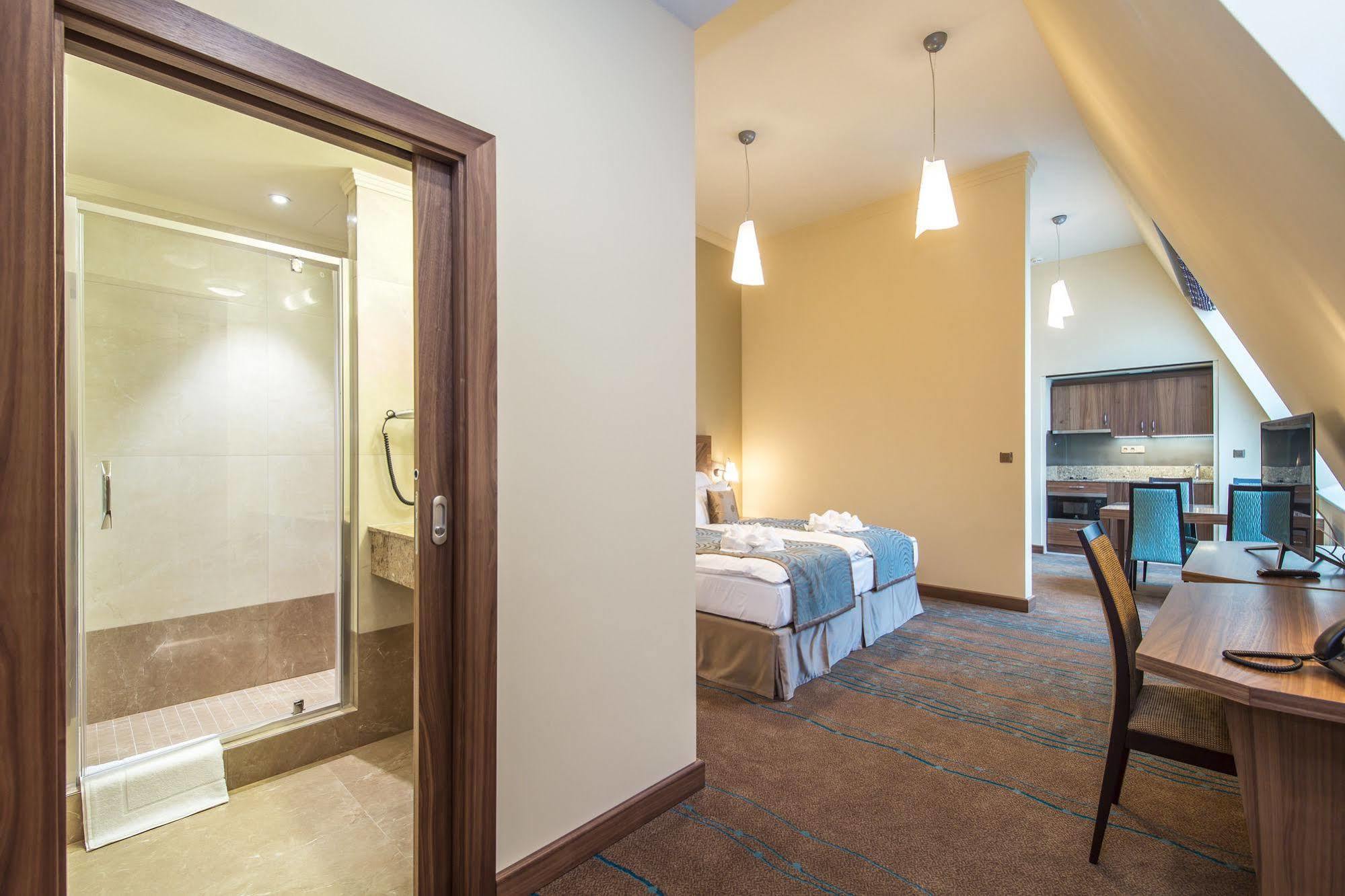 Merchants Crown Suites And Spa Prague Exterior photo A typical apartment