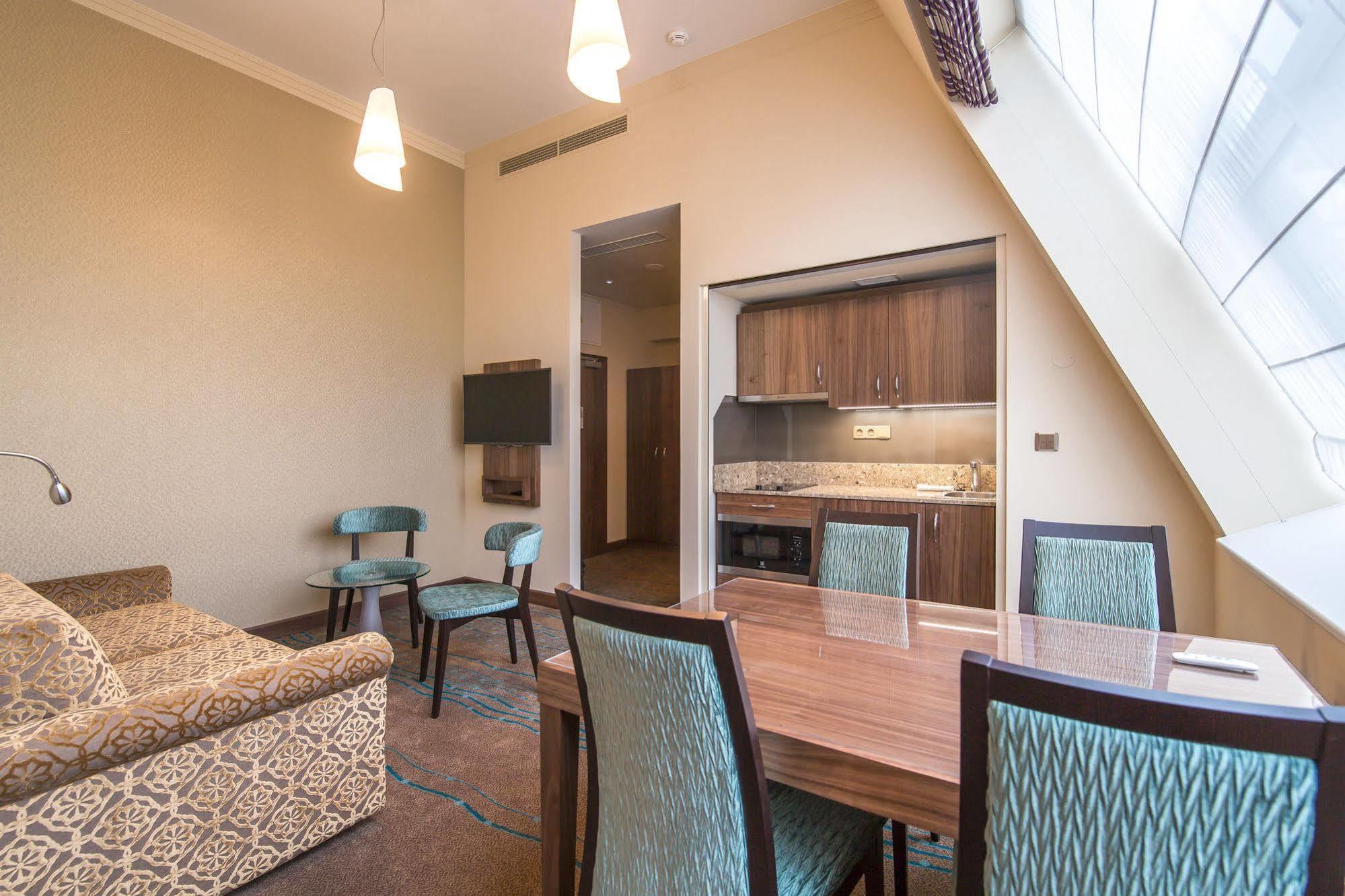 Merchants Crown Suites And Spa Prague Exterior photo A suite at the hotel