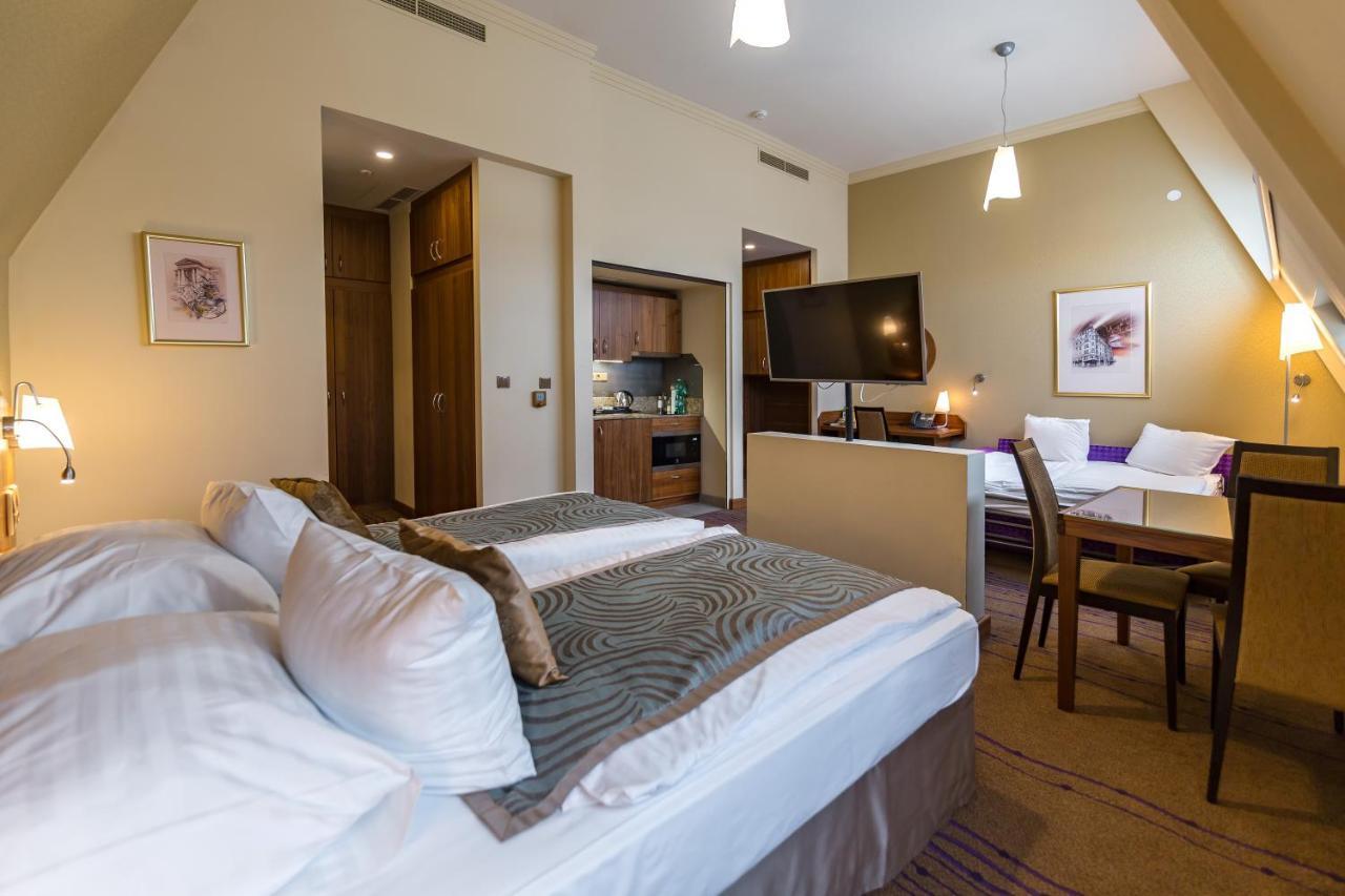 Merchants Crown Suites And Spa Prague Exterior photo A typical studio apartment