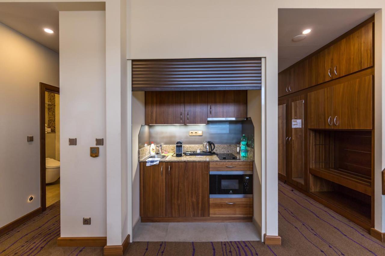Merchants Crown Suites And Spa Prague Exterior photo A kitchenette in a hotel room