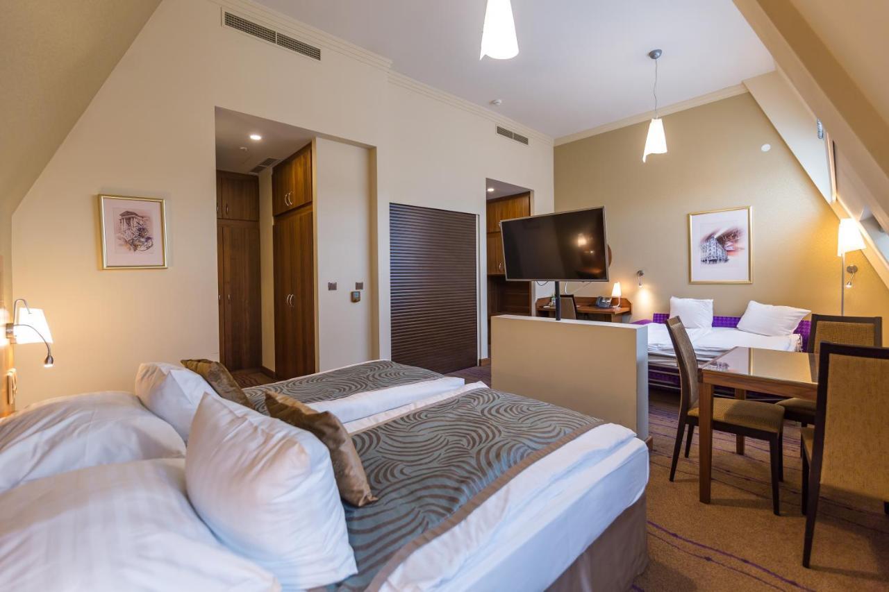 Merchants Crown Suites And Spa Prague Exterior photo Suite