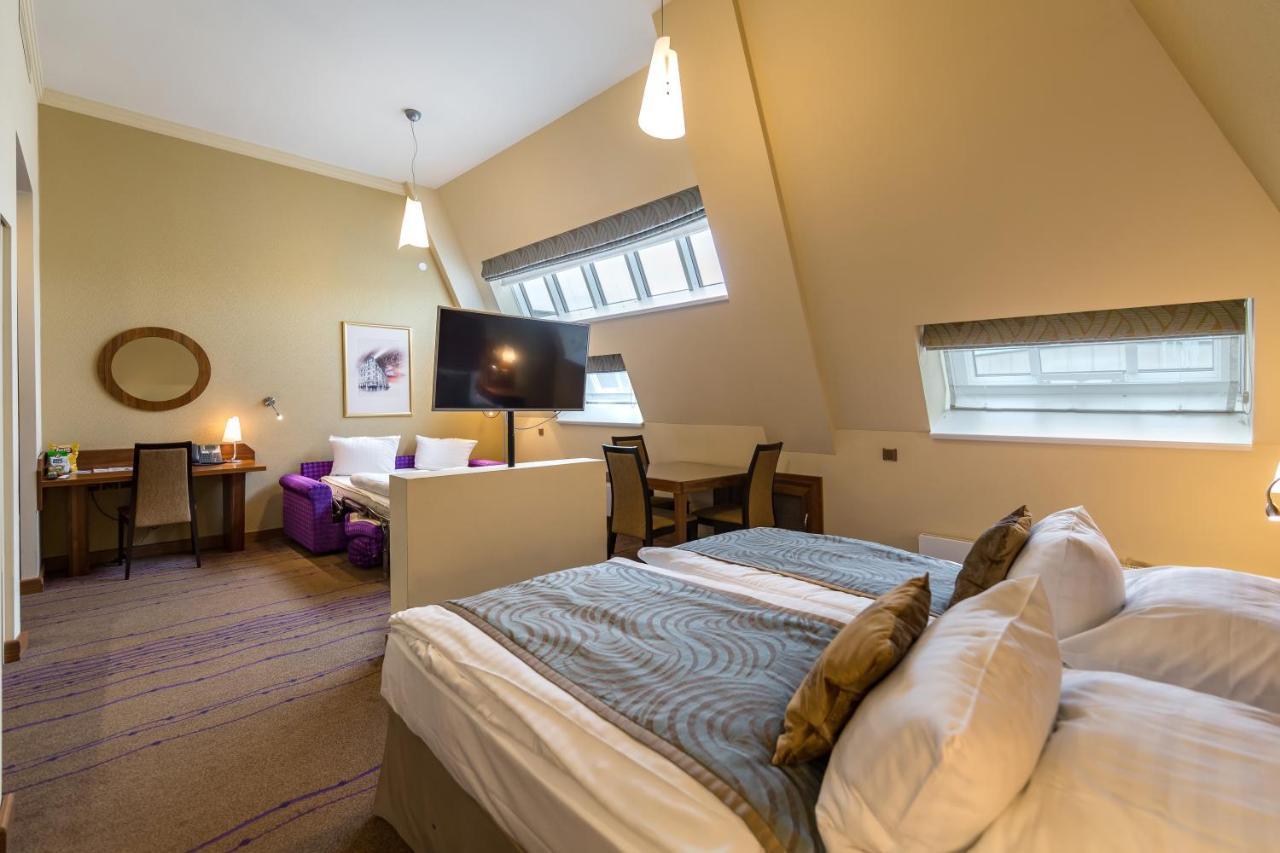 Merchants Crown Suites And Spa Prague Exterior photo A room at the hotel